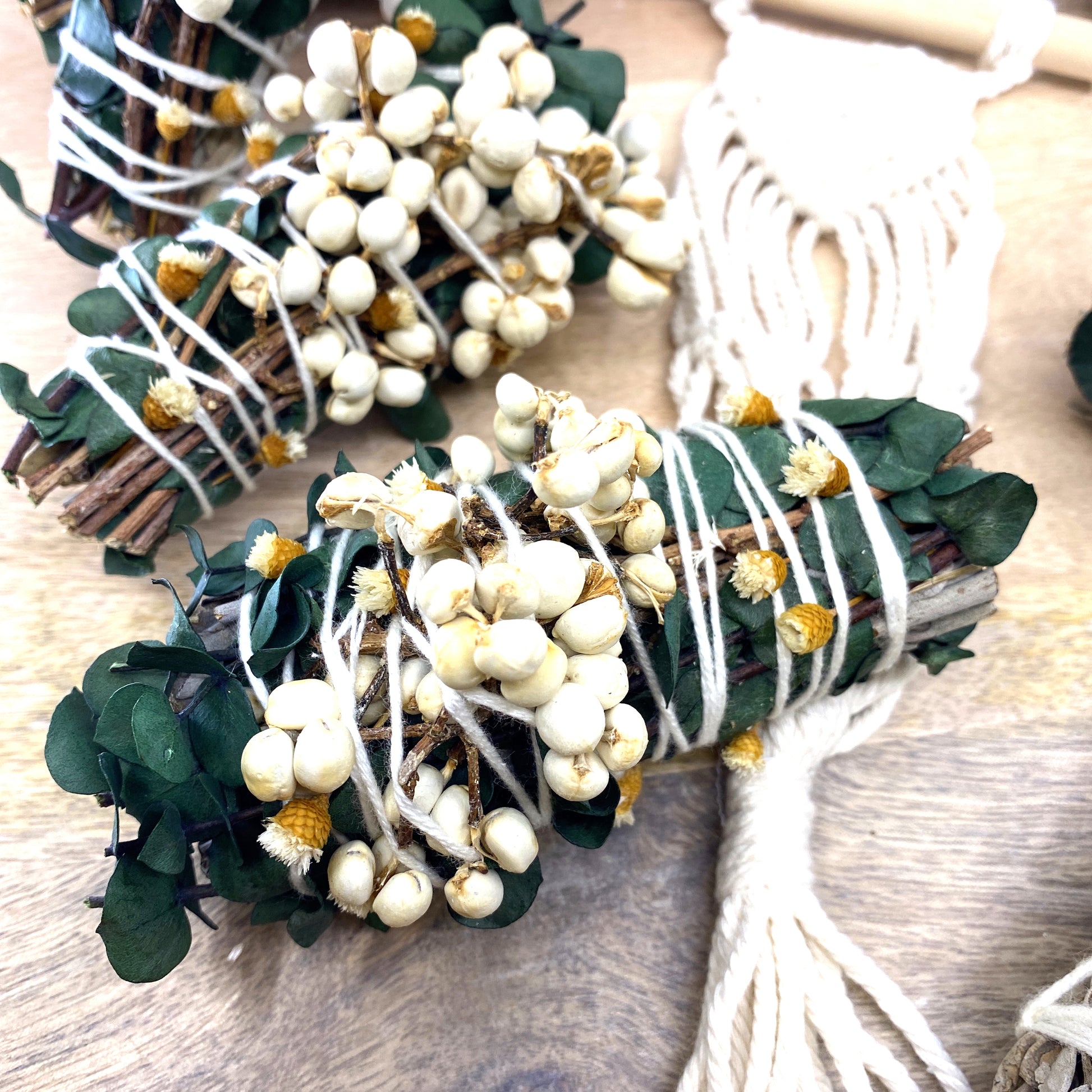 White Sage & Copal Smudge Stick with Eucalyptus, White Tallow Berries, 4" Sunsum®